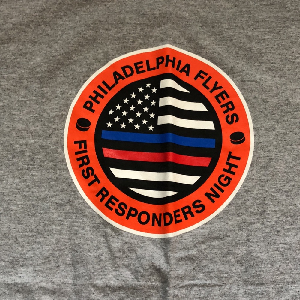 *SOLD* Men’s Philadelphia Flyers T-Shirt - Picture 2 of 4